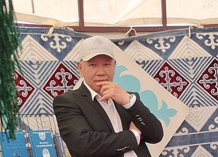 Порно: Үлкен әйел күйеуін алдайды.